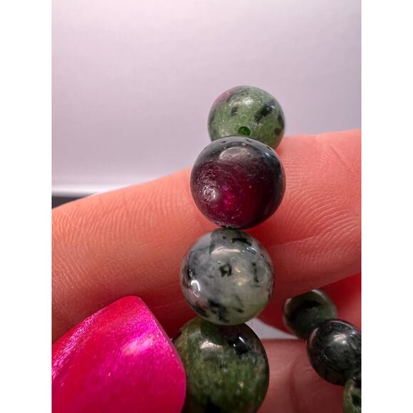 Ruby in zoisite graduated necklace with sterling silver clasp - Picture 4 of 11